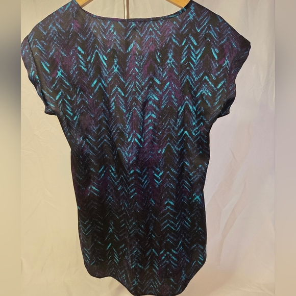 Express XS Women’s Chevron Print Short Sleeve Blouse Top - Picture 4 of 5